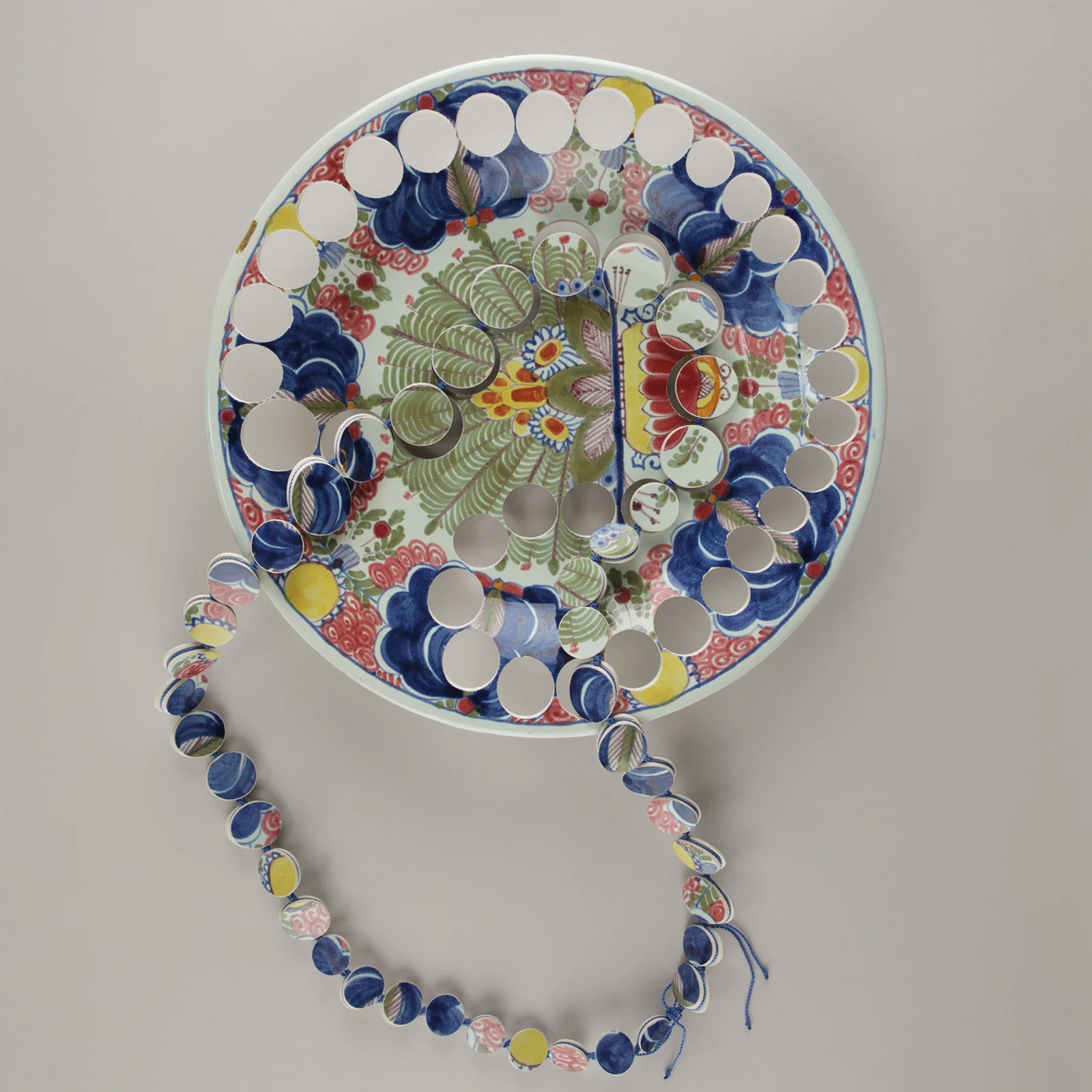 Coloured ‘Oud Delft’ Kitchen Necklace — bild 1 av 4