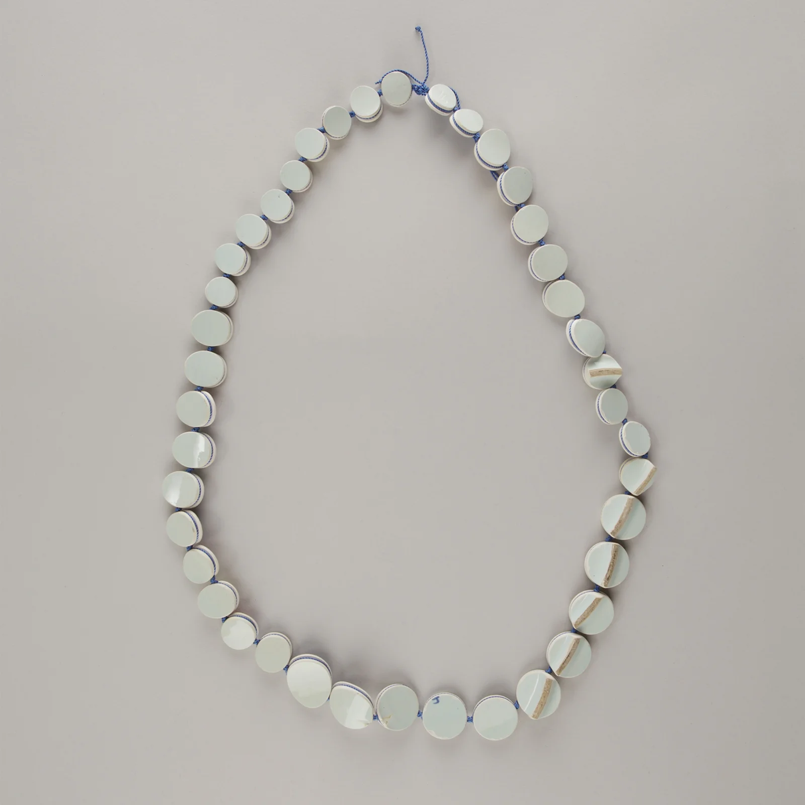 Coloured ‘Oud Delft’ Kitchen Necklace — bild 3 av 4